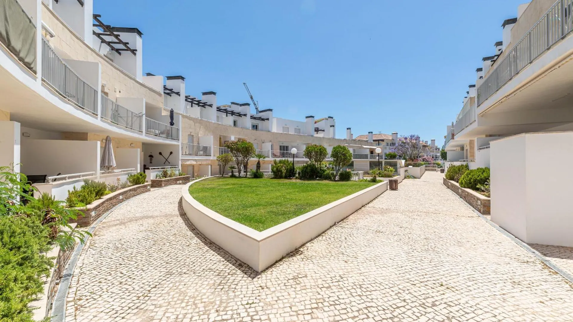 Apartment Andorinha-Pretty Holiday Home With Pool Santa Luzia